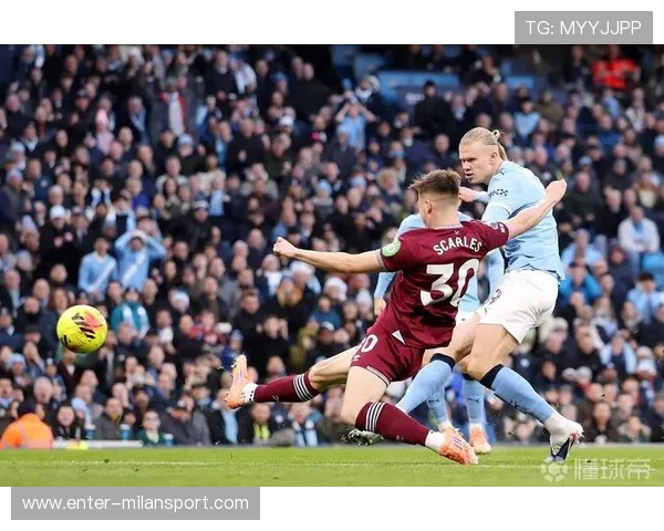 “英超争夺激烈，球队为冠军奋战到底”，“英超”